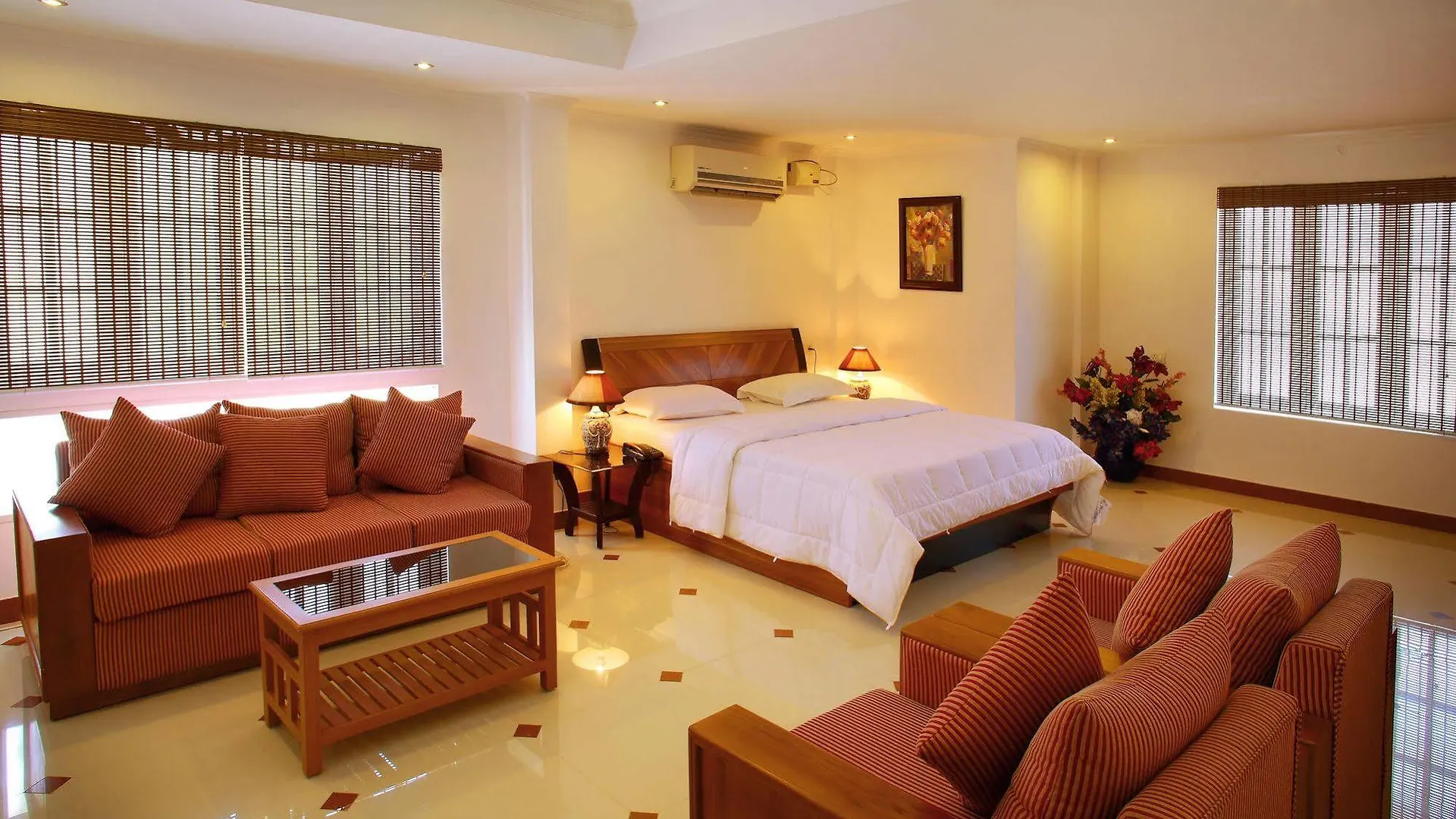 Hotel Phils' Residency & Banquets Kochi